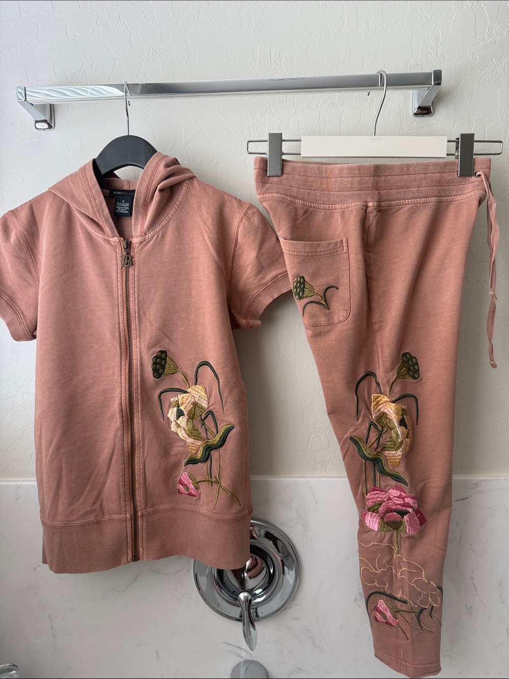 BCBGMaxAzria 💚Floral Hoodie & Joggers Set